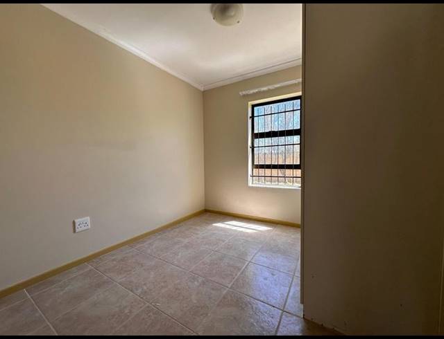 2 BEDROOM PROPERTY TO RENT IN FAIRVIEW GOLF ESTATE